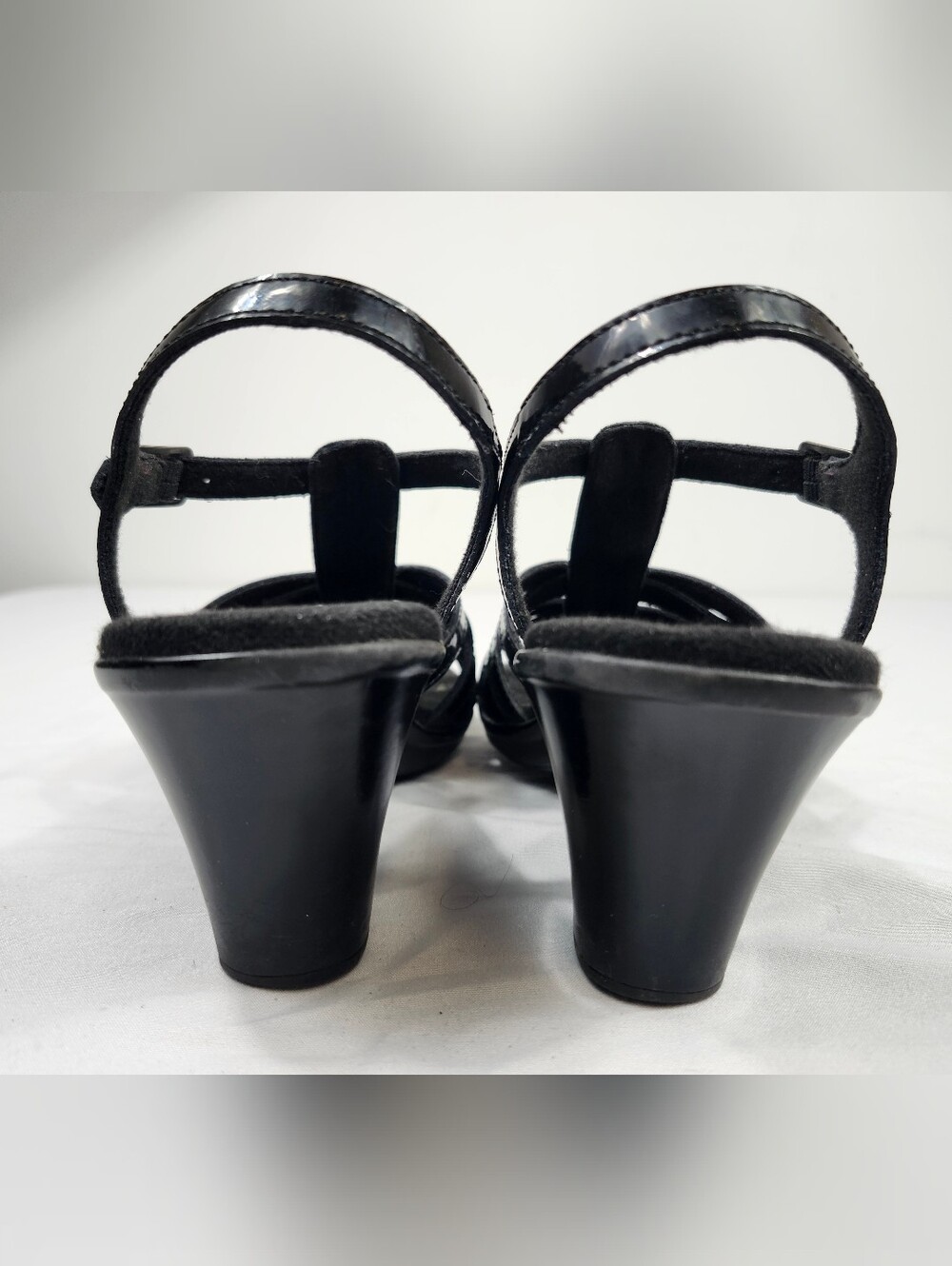 Clarks Womens 7.5 M Black Patent Strappy Heels Buckle Up Sandals Shoes - Picture 5 of 8